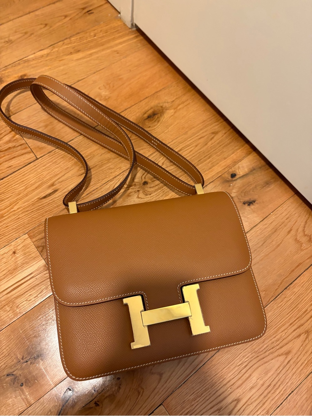 Structured Shoulder Bag in Warm Caramel with Gold Hardware